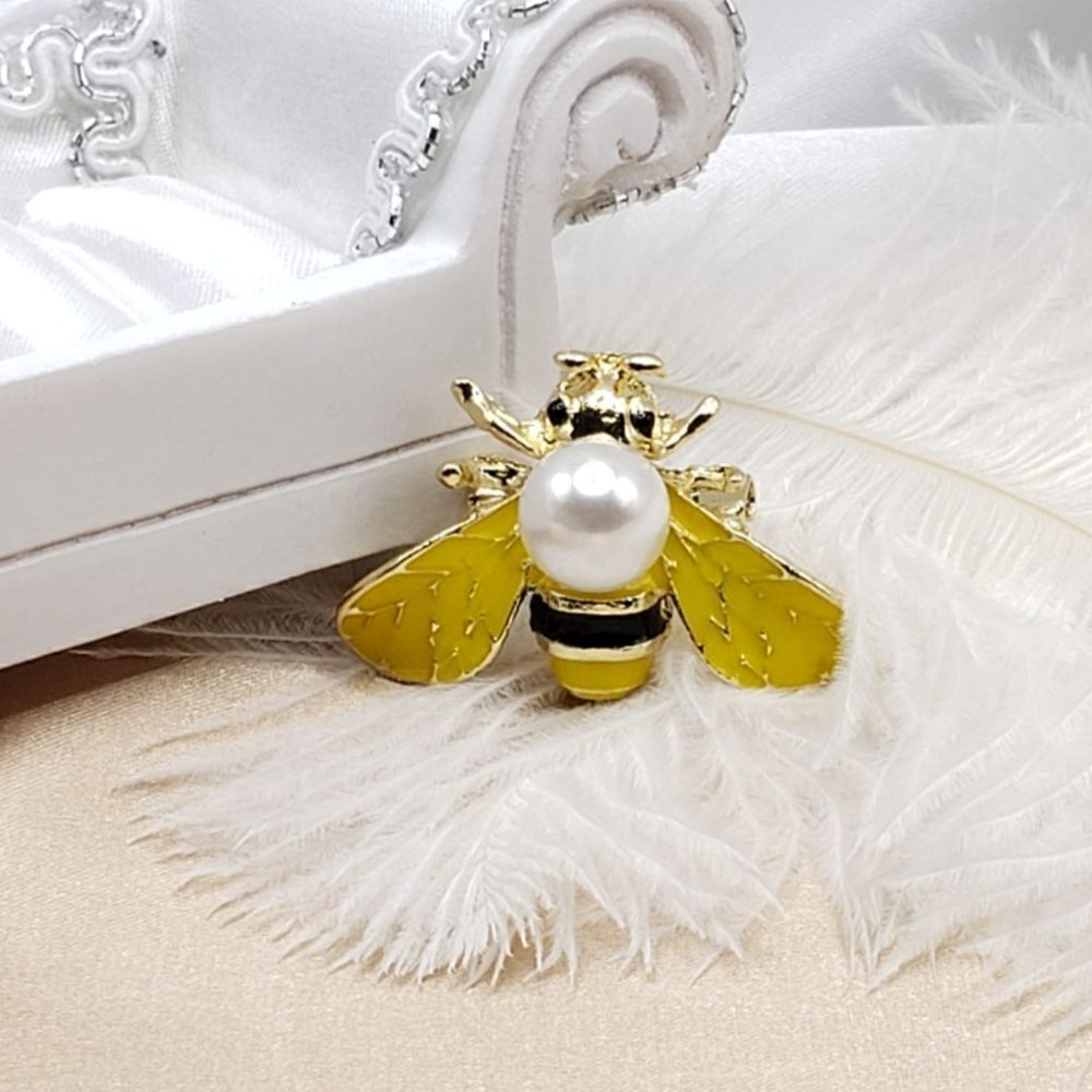 Brand New Bee Pearl Brooch Pin